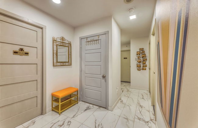 Art Deco Broadway Bedroom (with Shared Common Area) - Photo 20