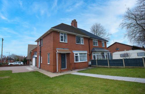 Westhoughton 3 Bedroom House - Free Parking - Photo 35
