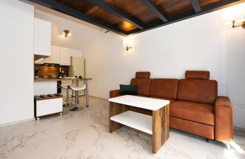 Capesanta atraktivna kamena kučica - Foto 13