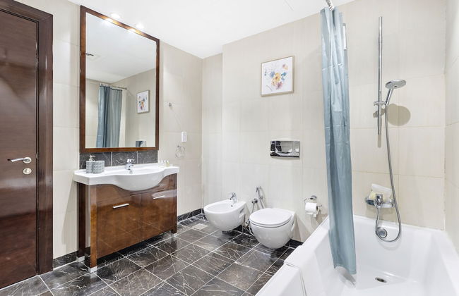 WelHome - Urban Retreat With Terrace And City Views - Photo 23