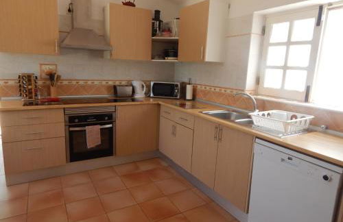 Villa Sol e Mar Private pool & jacuzzi - Photo 23