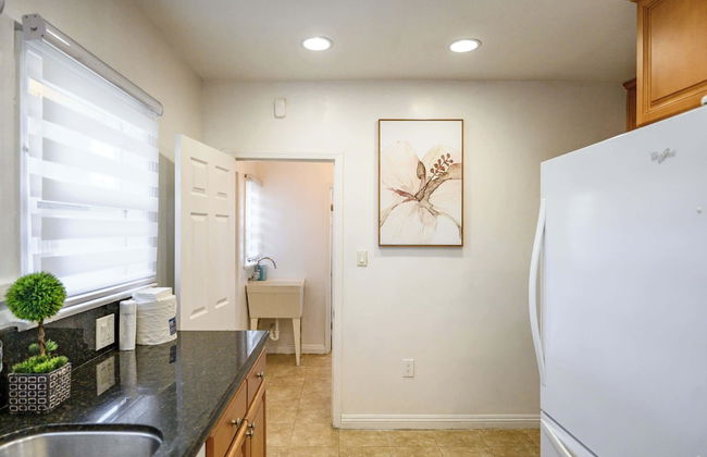 Comfortable Home Near LA With Full Kitchen & Laundry - Foto 31