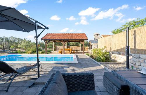 Olive Tree House with Jacuzzi, WiFi and 40m2 pool - Foto 17
