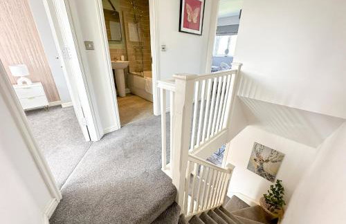 Luxury 4 Bed House - Free Parking - Contractors - Relocators - Foto 29