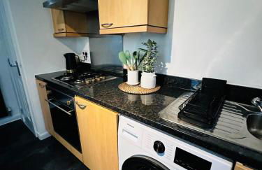 Modern 2 Bedroom Ground Floor Apartment near city centre - Photo 37