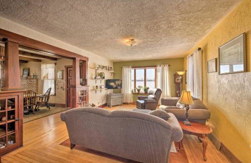 Quaint and Family-Friendly Watertown Farmhouse! - Foto 6