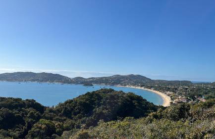 Búzios Praia da Ferradura Linda casa dentro de Condomínio com toda infraestrutura - água e luz inclusos na tarifa - Foto 73