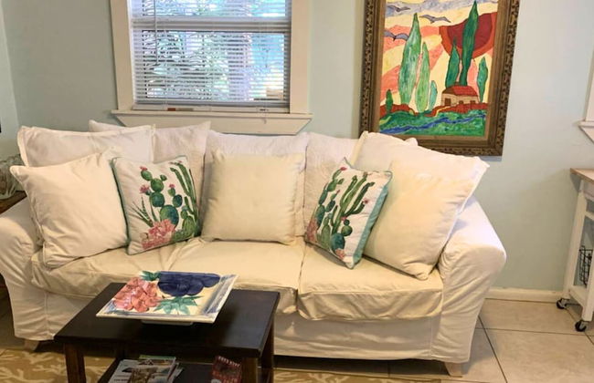 The Secret Garden - The Cottage Near Beach, Shops, Restaurants, Pet Friendly, Close to Lucerne Ave! - Foto 11