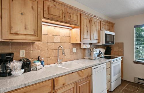Trapper 8: Cozy 4-Bedroom Condo, 1 Minute to Yellowstone, perfect for 8 guests. - Foto 37