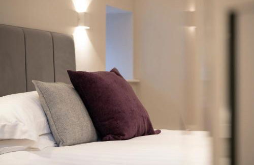 The Hideaway with Cosy Fireplace by LetMeStay - Foto 19