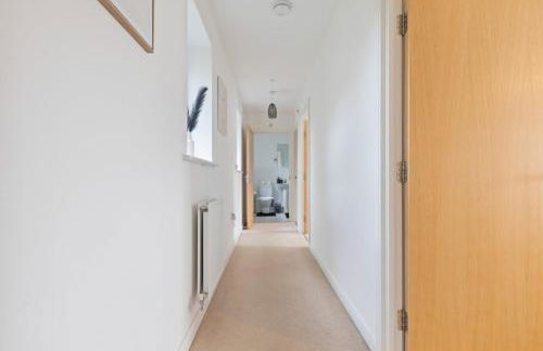 Spacious and Modern 2BR Stay Free Parking and WiFi - Foto 8