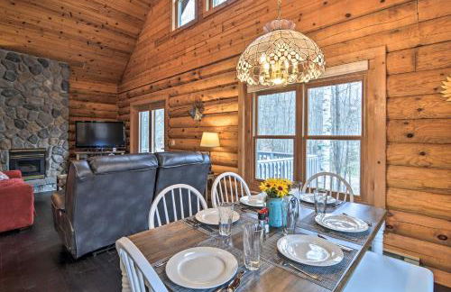 Secluded Gaylord Cabin with Deck, Fire Pit and Grill! - Foto 7