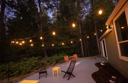 Saltwater Hot Tub, Forest Retreat, Minutes to Town - Foto 38