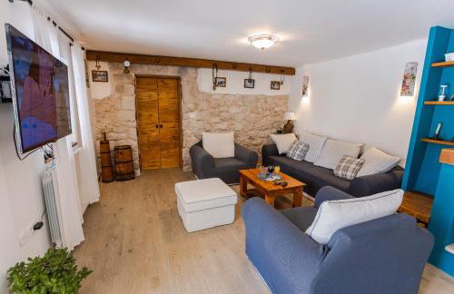 Charming stone house with private pool & jacuzzi - Holiday Home Vera - Photo 22