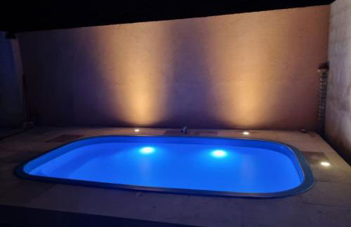 Duplex de 2 quartos com ar condicionado , piscina e estacionamento - Foto 6