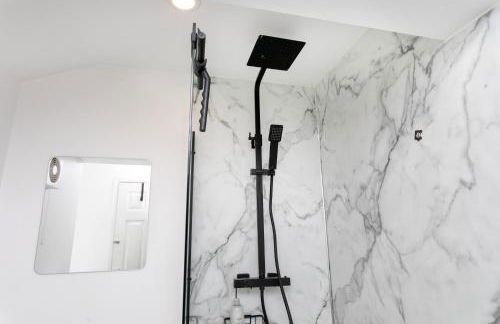 Contractors Stay - Free Parking - Fast WiFi - Sleeps 4 - Foto 21