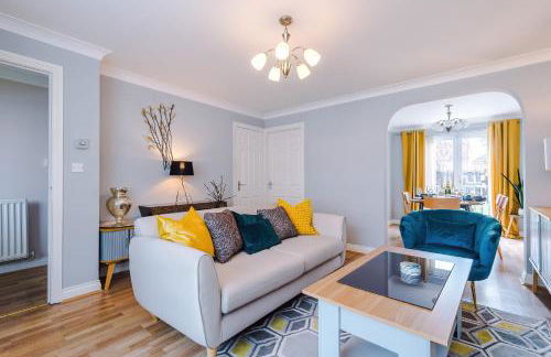 Beach Retreat with Hot Tub Sleeps 8 - Foto 7