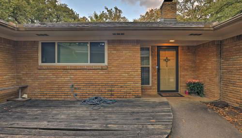 2 Mi to Lake Arlington Spacious Escape with Deck - Photo 3