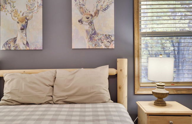 Woodland Oasis by Avantstay Hot Tub, Firepit, Walk to Lake - Photo 24