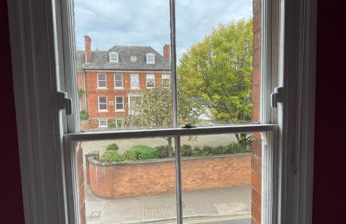 Victorian red-brick home in picturesque market town - Photo 14