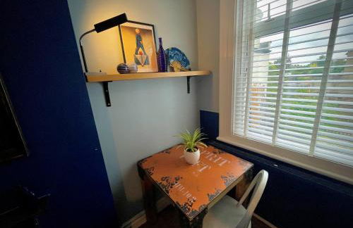 Stylish and artistic flat in Southend on Sea - 2 Double Bedrooms, Free on-street parking - Foto 23
