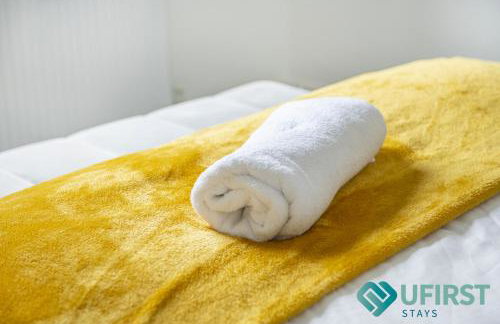 Bright 4 BR Home - Forest Fields - City Centre - Free Parking - WiFi - Close to Forest Rec - Sleeps 8 - Foto 33