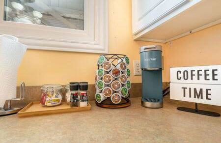 Downstairs 2 Bedroom Apt- Pet Friendly- walking distance to beach & shops - Foto 10