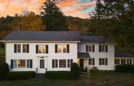 Whitney by Avantstay Private Berkshires Estate - Photo 2