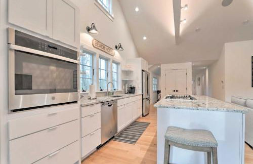 Walk to Beach! Cape Cod Cottage with Fire Pit - Photo 10