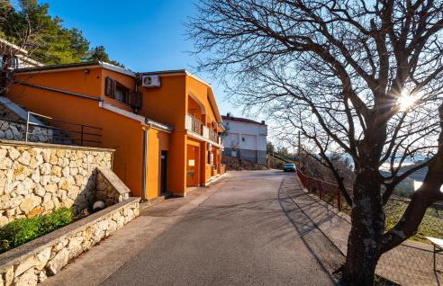 Cozy Apartment In Modric With Wifi - Photo 9