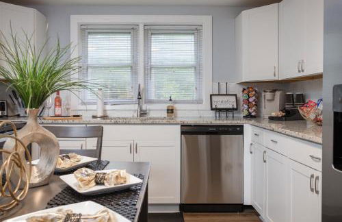 Soaking tub w Washer and Dryer, WiFi - Foto 27