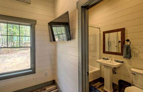 Stunning Cottage Rental Ideal for a Family to Go Glamping in Georgia - Photo 14