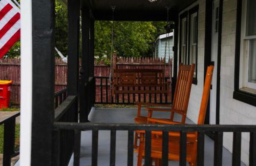 1939 Four Bed Rustic Escape by Casino - Foto 18