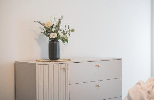TOP Apartments - Stilvolle Wohnung mit Loggia im Stadtzentrum - Kingsize Bett - Smart TV - Netflix - 60qm - 24h Check-In - Foto 34