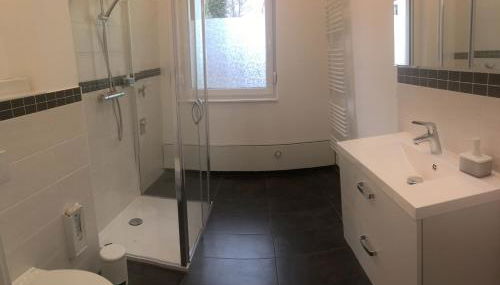 zentral gelegene top ausgestattete Wohnung - Photo 5, Shower