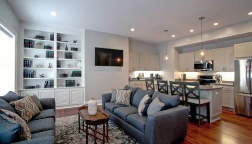 Newly Renovated 4 bed 3 bath and 2 Parking Spots - Foto 2