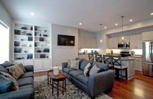 Newly Renovated 4 bed 3 bath and 2 Parking Spots - Foto 2