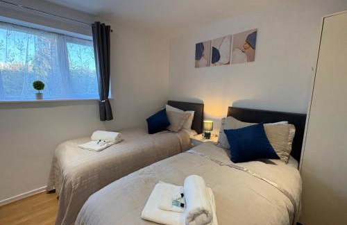 Modern & Spacious 3BR House Bracknell - Berkshire - Photo 53