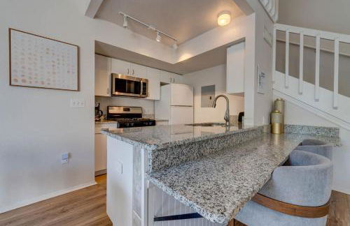 Charming and Cozy Townhome Near Disney - Foto 24