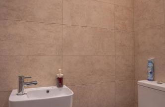 Cosy 3BR House by D3 Short Stay, Sleeps 8, Free on-site Parking & Garden - Foto 32