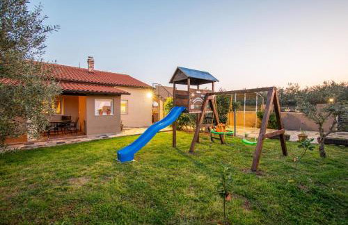 Holiday Home Enard with Jacuzzi by Istrabook - Foto 1