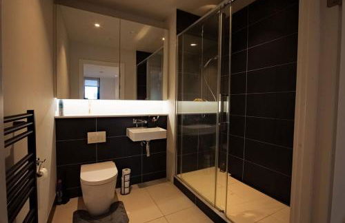 Luxury sky suites 2 bedroom 2 bathroom city centre apartment - Foto 7