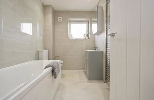 Yasmin's Townhouse - Sleeps upto 10, great for groups with FREE Parking - Hosted by Stay Host Save - Foto 33