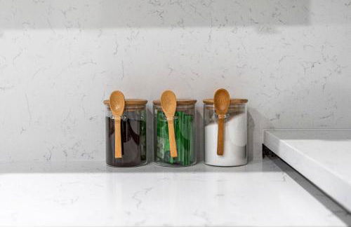 Walk to Everything in Old City- ADA compliant unit - Foto 20