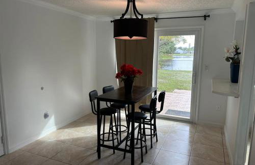 Master Bedroom w Pvt Bath in shared home - Foto 25