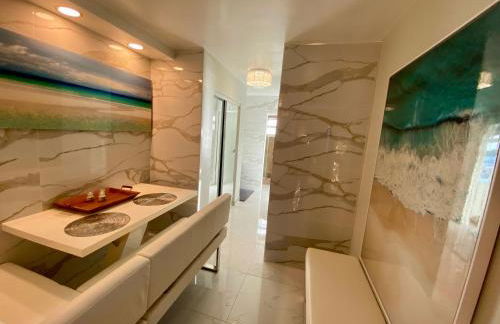 Luxurious remodeled direct Waterfront apartment with Miami skyline view- Free parking- 5min drive to Miami Beach - Foto 27