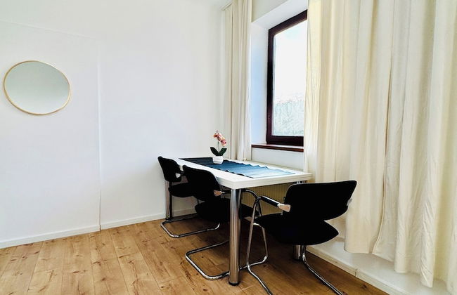 Cozy 3BR Apt with Garden Sleeps 10 - Foto 6