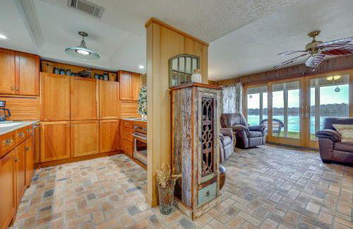 River-View Condo with Boat Slip in Welaka! - Foto 8