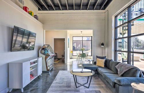 Unique Texas Home in Converted Gas Station! - Foto 5