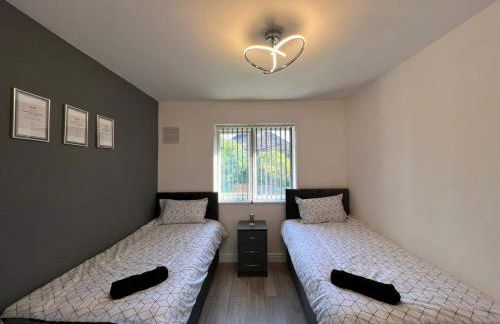 Cosy, Modern Home Near BHX, NEC and City Centre - Foto 35